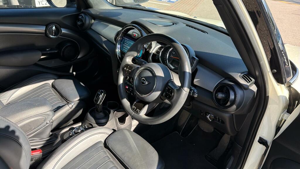 Mini Hatch 5-Door Hatch Cooper Exclusive HS22LGC White #6