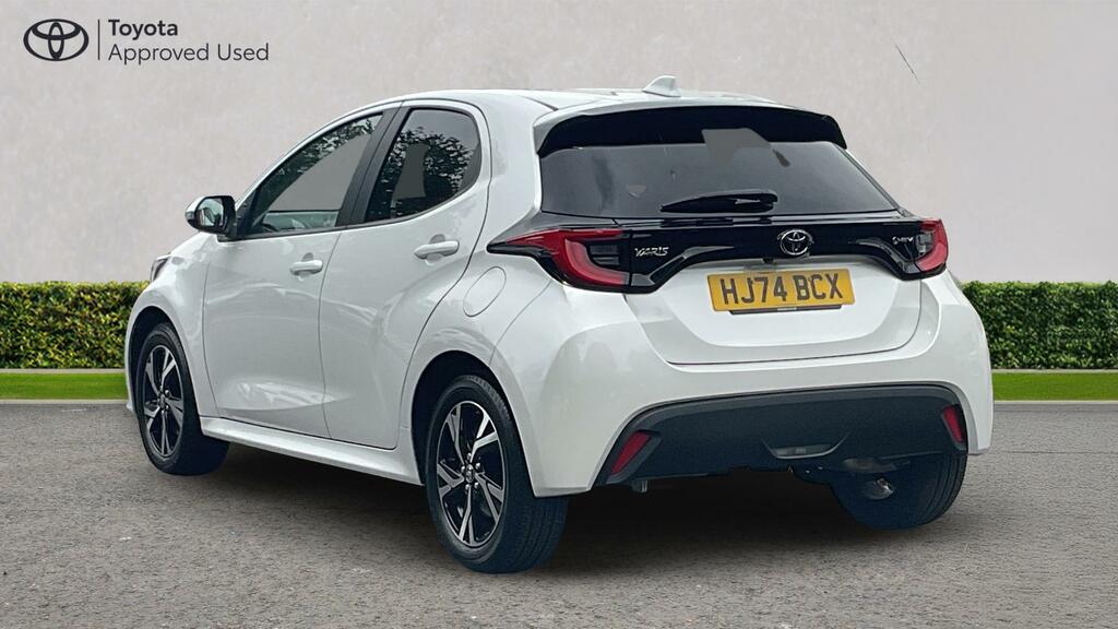 Toyota Yaris 1.5 Vvt-h Design E-cvt Euro 6 Ss HJ74BCX White #5