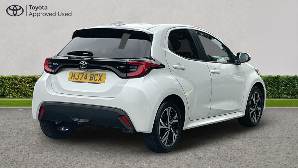 Toyota Yaris 1.5 Vvt-h Design E-cvt Euro 6 Ss HJ74BCX White #3