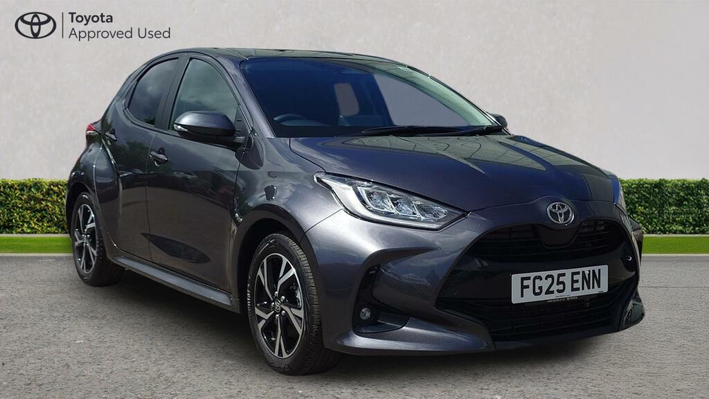 Toyota Yaris 1.5 Vvt-h Design E-cvt Euro 6 Ss FG25ENN Grey