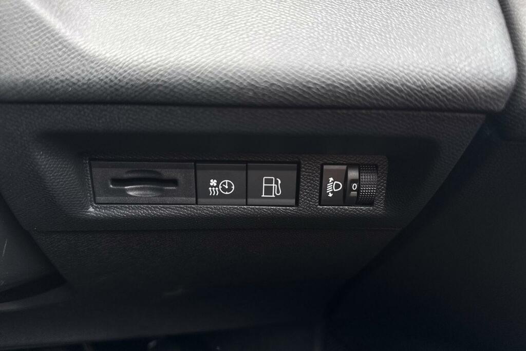 Peugeot 308 1.2 Hybrid 145 Allure E-dsc6 2025 White #26