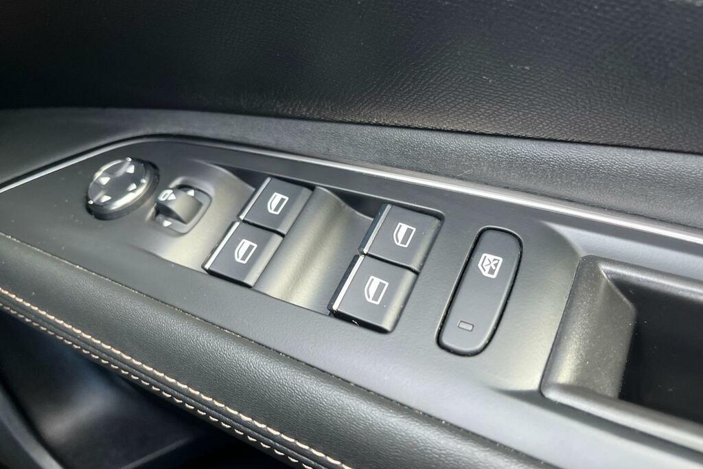 Peugeot 3008 1.2 Puretech Allure Premium Suv  #18