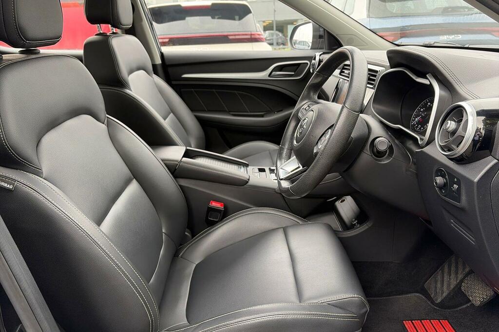 MG ZS Exclusive T-gdi Red #12