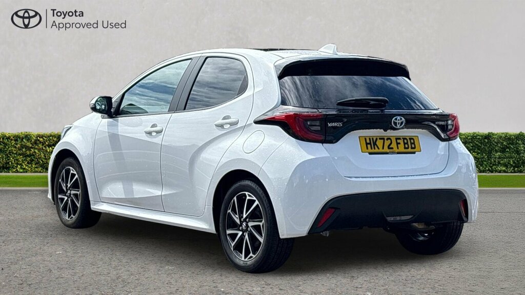 Toyota Yaris 1.5 Vvt-h Design E-cvt Euro 6 Ss White #4