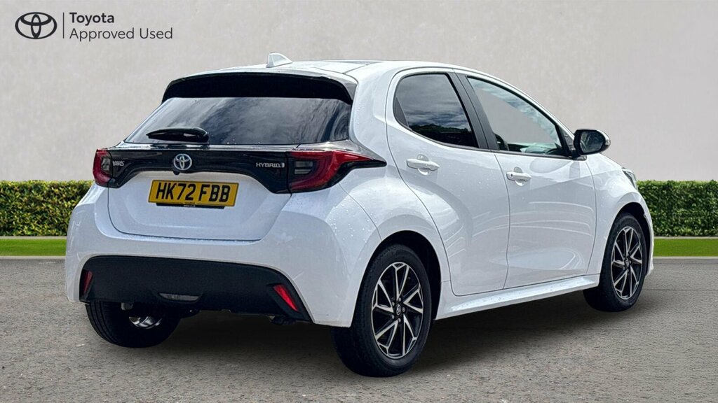 Toyota Yaris 1.5 Vvt-h Design E-cvt Euro 6 Ss White #2