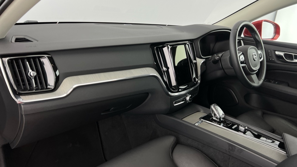 Volvo V60 Inscription, B3 Mild Hybrid Red #6