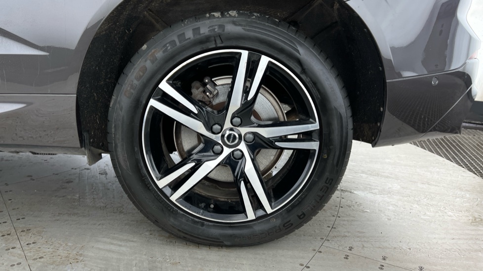 Volvo XC60 Recharge R-design, T6 Awd Plug-in Hybrid Grey #4