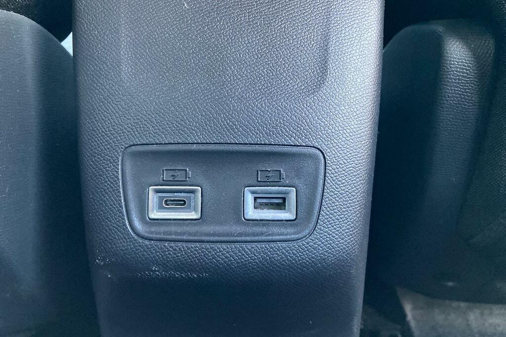 Peugeot e-2008 Suv Blue #24