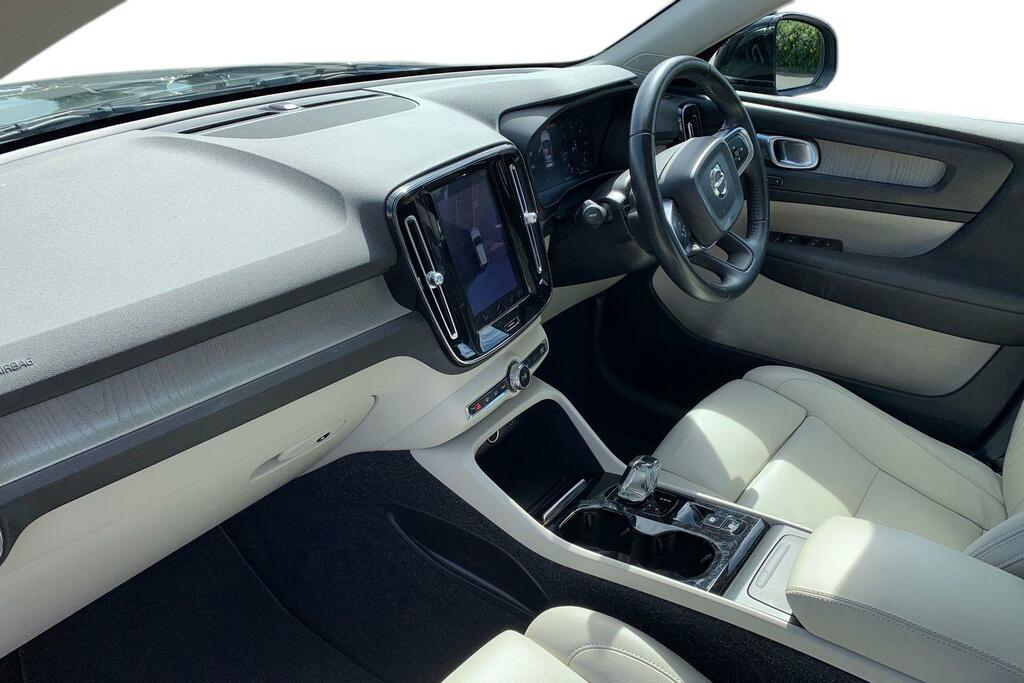 Volvo XC40 2.0 D4 Inscription Pro Awd Euro 6 Ss WL19VUF Black #2