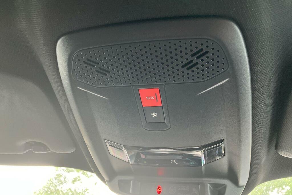 Peugeot 2008 1.2 Puretech Active Premium Red #35