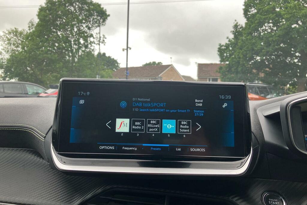 Peugeot 2008 1.2 Puretech Active Premium Red #10