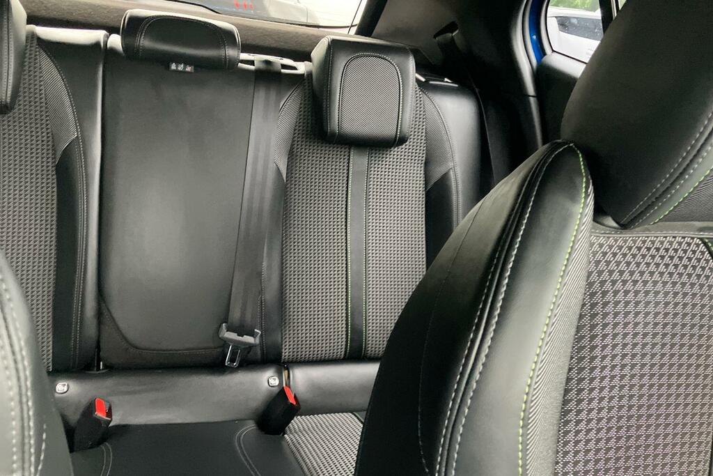 Peugeot 2008 1.2 Puretech Active Premium Red #19