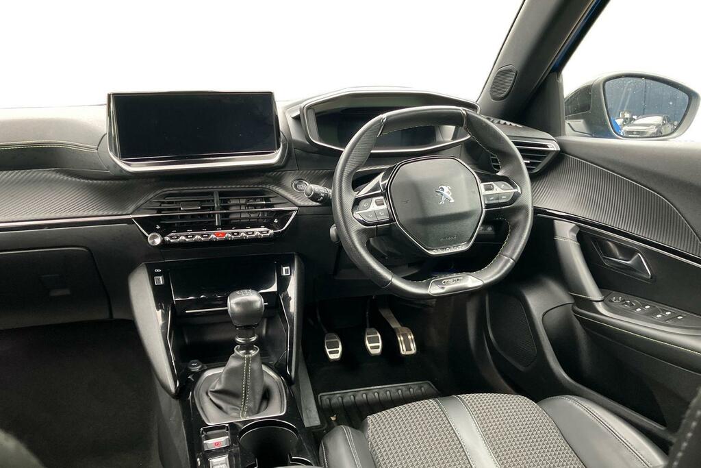 Peugeot 2008 1.2 Puretech Active Premium Red #9