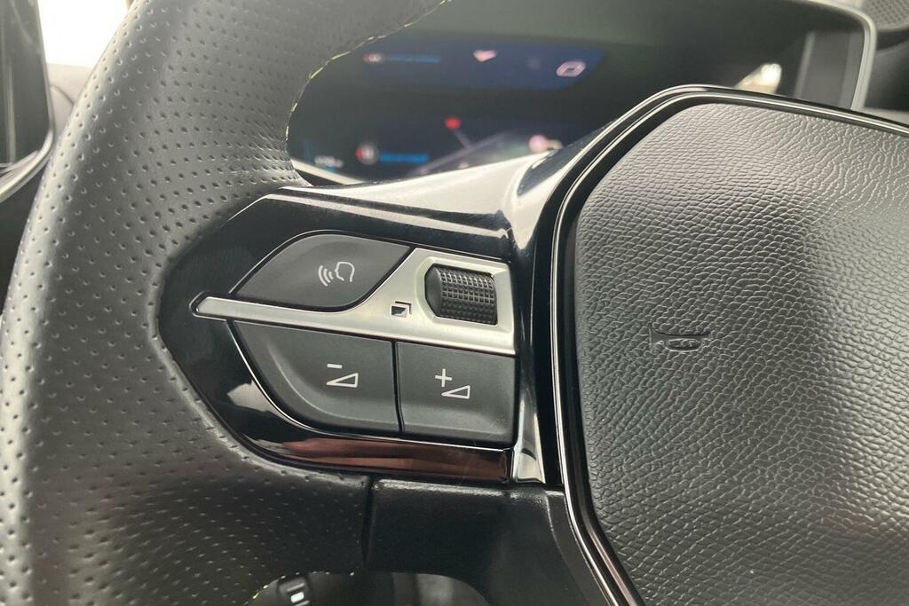 Peugeot 2008 1.2 Puretech Active Premium Red #16