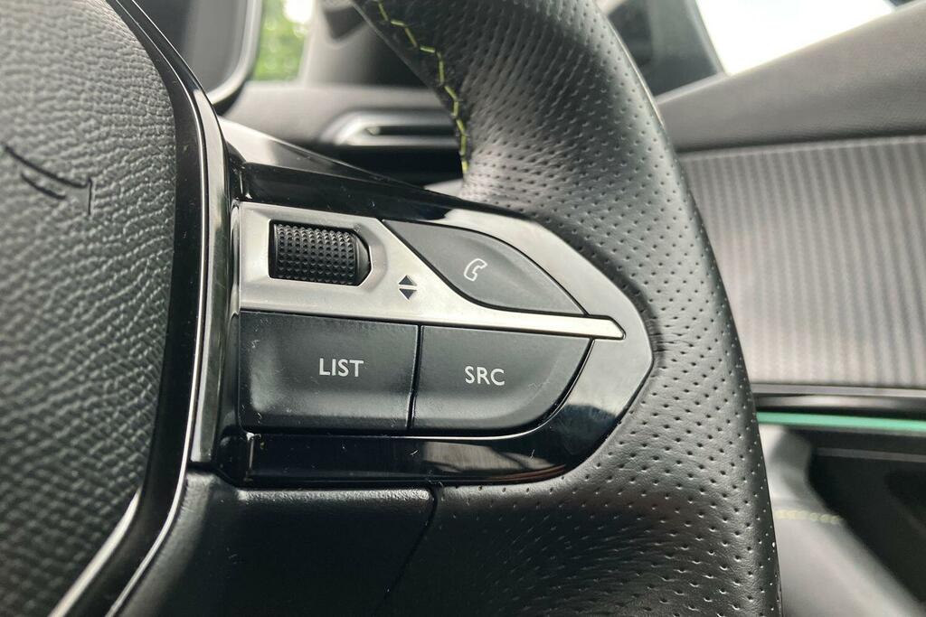 Peugeot 2008 1.2 Puretech Active Premium Red #25