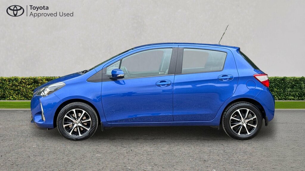 Toyota Yaris Design Black #50