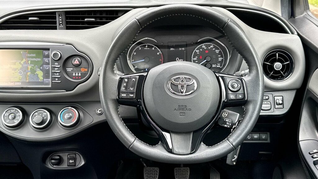 Toyota Yaris Design Black #19