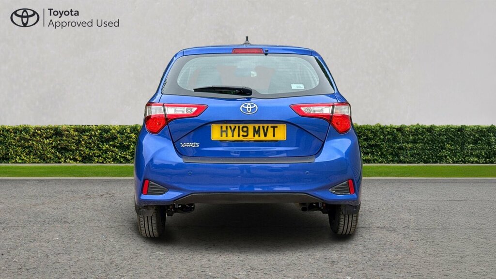 Toyota Yaris Design Black #54