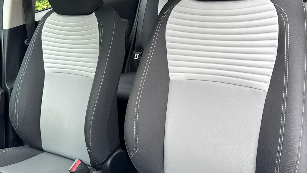 Toyota Yaris Design Black #65
