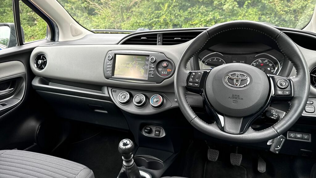 Toyota Yaris Design Black #14