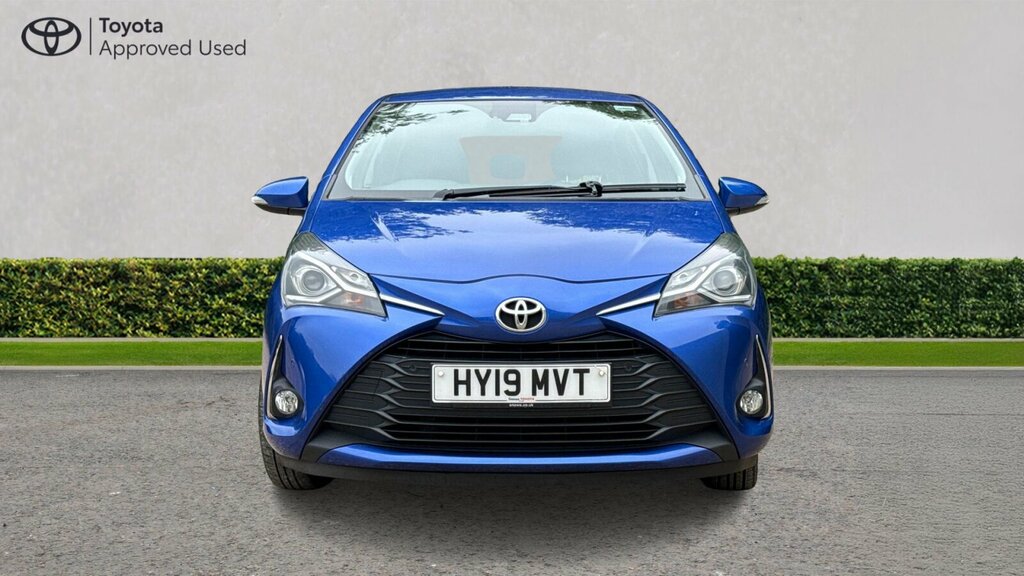 Toyota Yaris Design Black #46