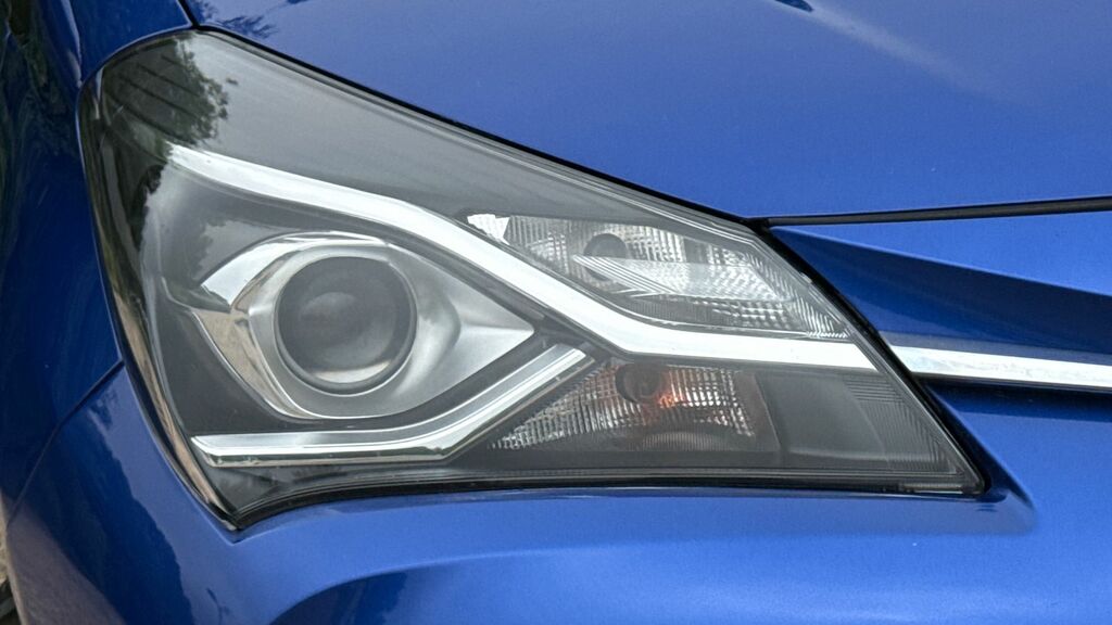 Toyota Yaris Design Black #40