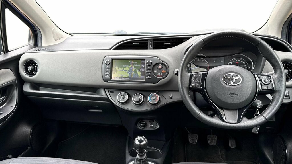 Toyota Yaris Design Black #11