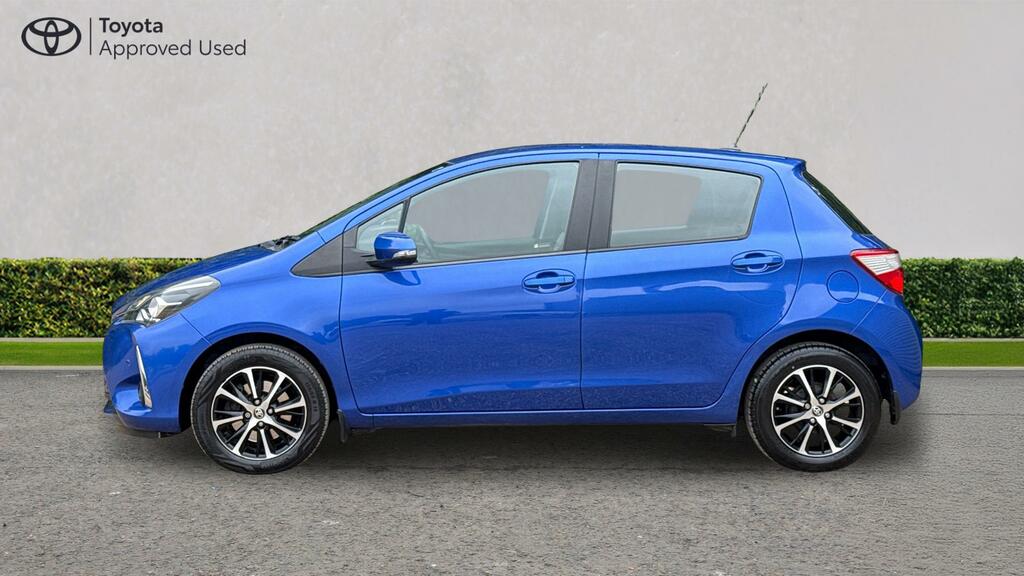 Toyota Yaris Design Black #49