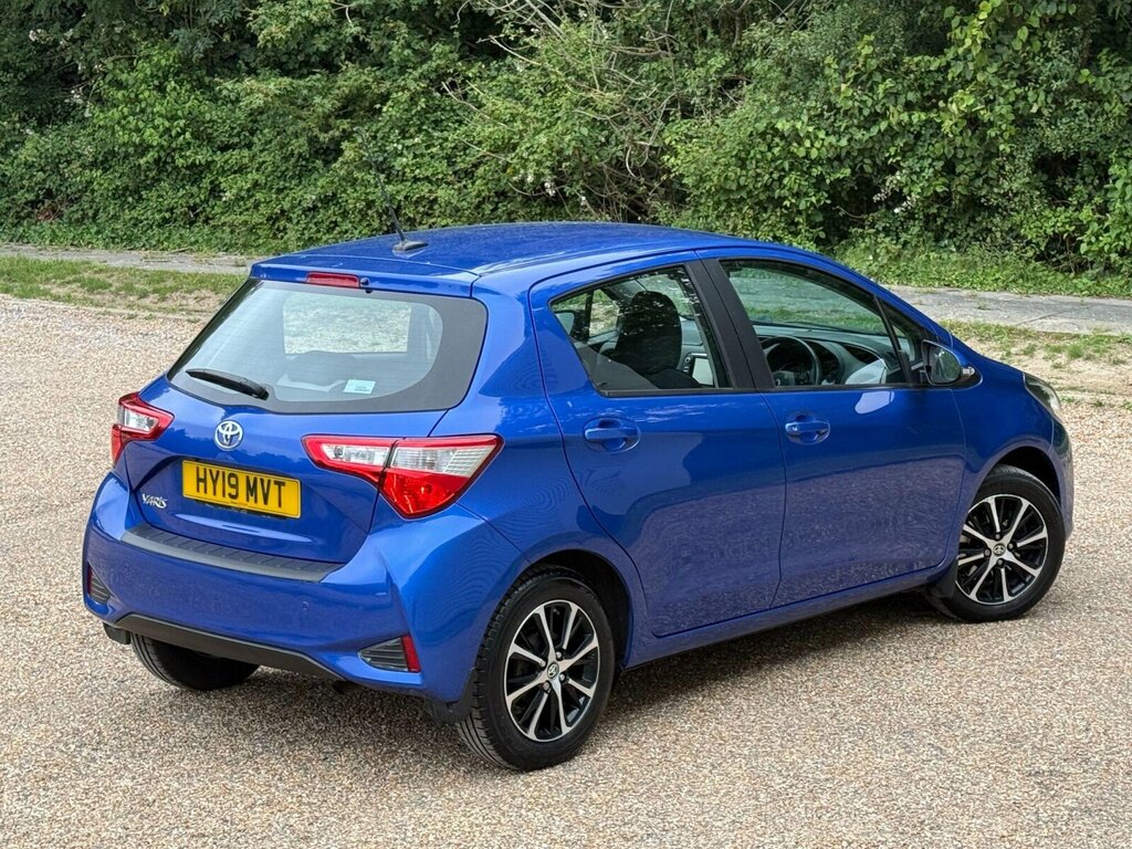 Toyota Yaris Design Black #64