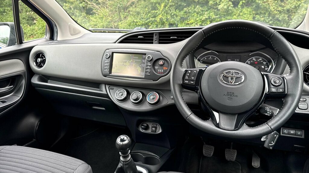 Toyota Yaris Design Black #13