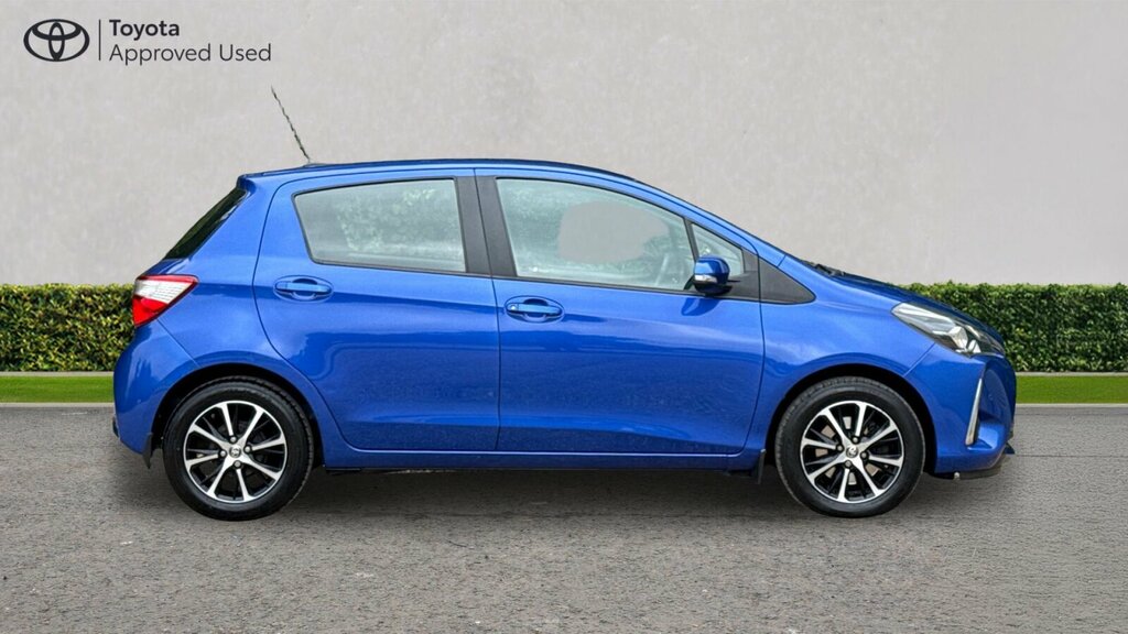 Toyota Yaris Design Black #48