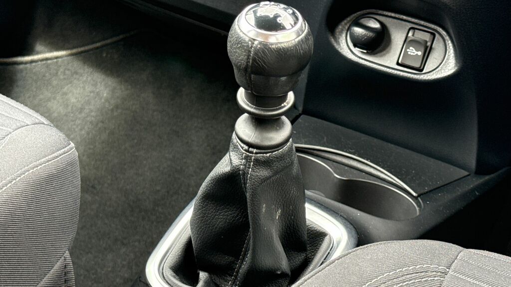 Toyota Yaris Design Black #84
