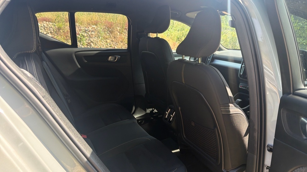 Volvo XC40 Plus, B4 Mild Hybrid, Dark RF25PKJ Grey #6