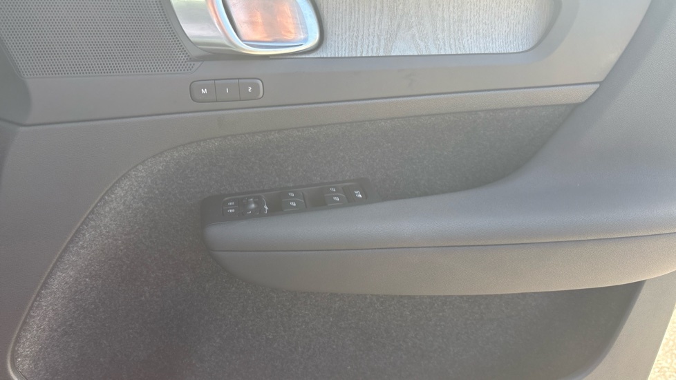 Volvo XC40 Plus, B4 Mild Hybrid, Dark  #27