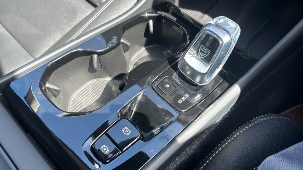 Volvo XC40 Plus, B4 Mild Hybrid, Dark  #24