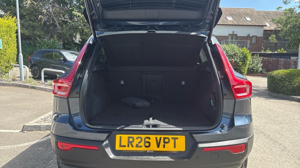 Volvo XC40 Plus, B4 Mild Hybrid, Dark  #13