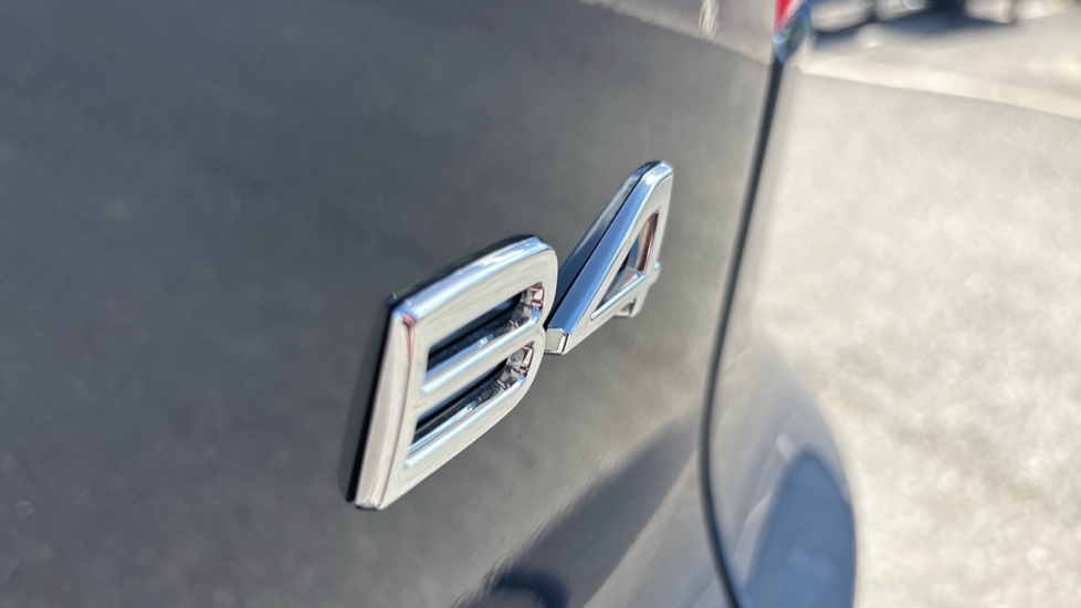 Volvo XC40 Plus, B4 Mild Hybrid, Dark  #35