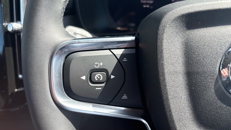 Volvo XC40 Plus, B4 Mild Hybrid, Dark  #19