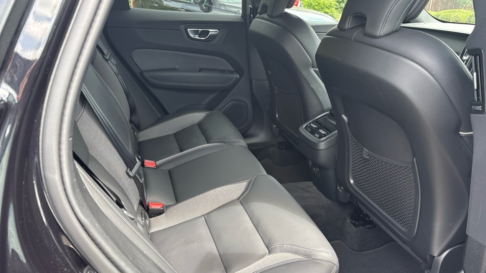 Volvo XC60 Black Edition Plus, B5 Awd Mild Hybrid, Black #6