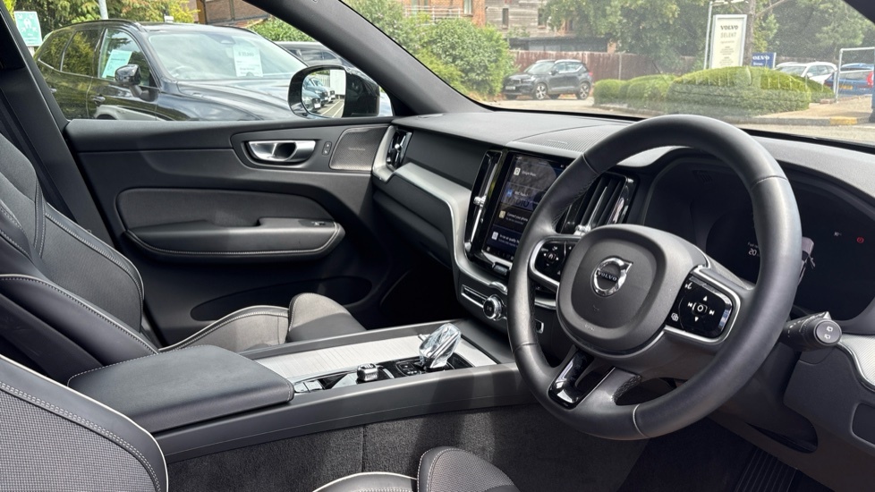 Volvo XC60 Black Edition Plus, B5 Awd Mild Hybrid, Black #4