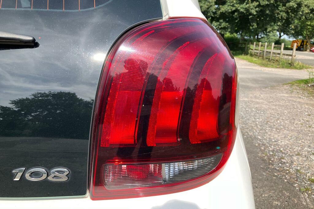 Peugeot 108 Active Top White #21