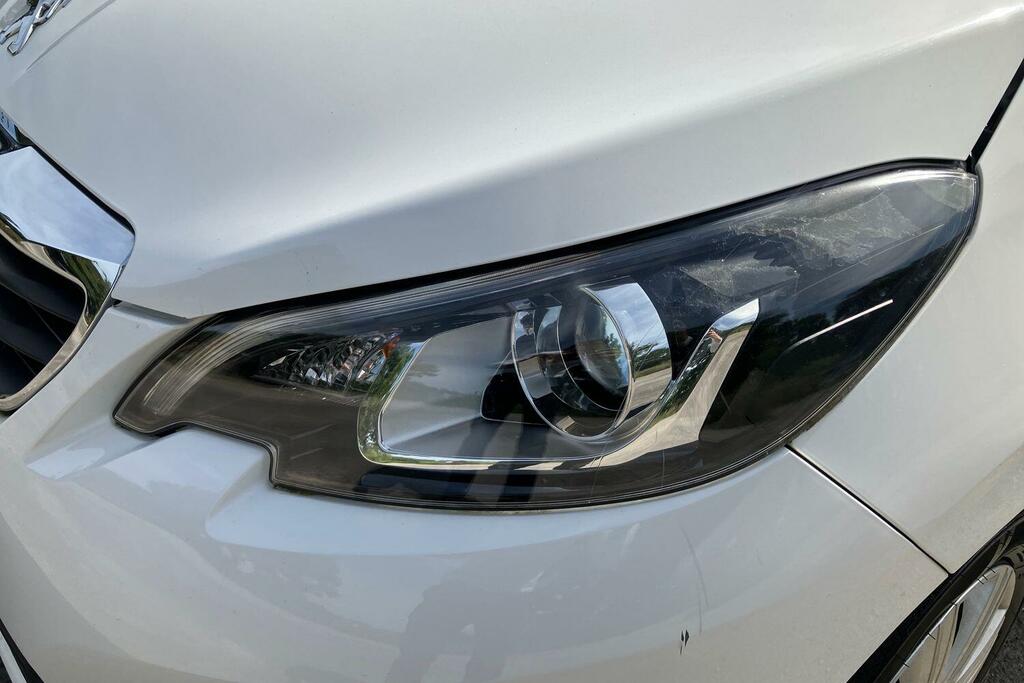 Peugeot 108 Active Top White #13