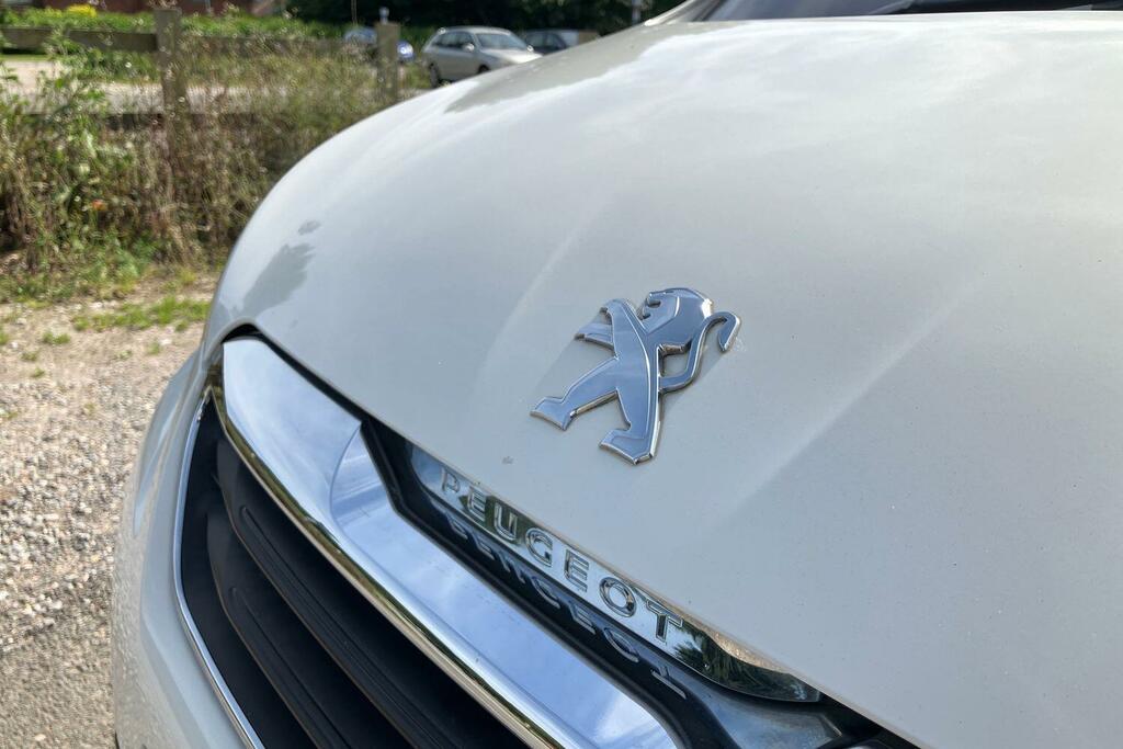 Peugeot 108 Active Top White #25