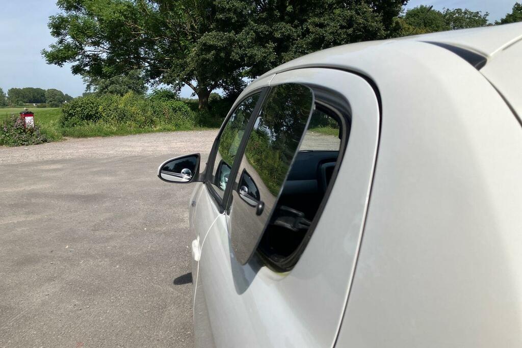 Peugeot 108 Active Top White #24