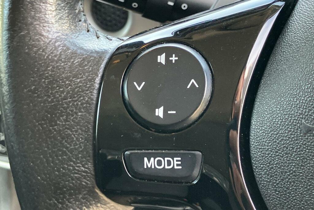 Peugeot 108 Active Top White #16