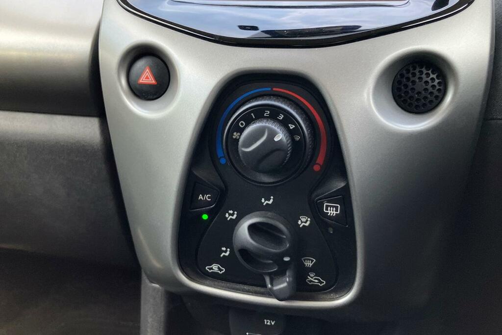 Peugeot 108 Active Top White #12