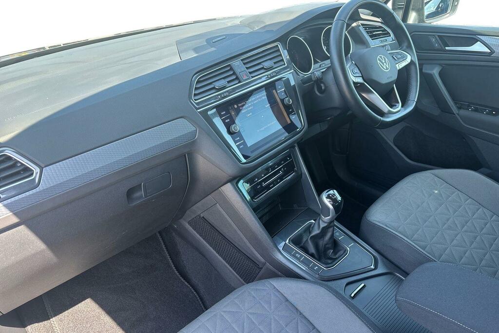 Volkswagen Tiguan 1.5 Tsi Life Euro 6 Ss Grey #2