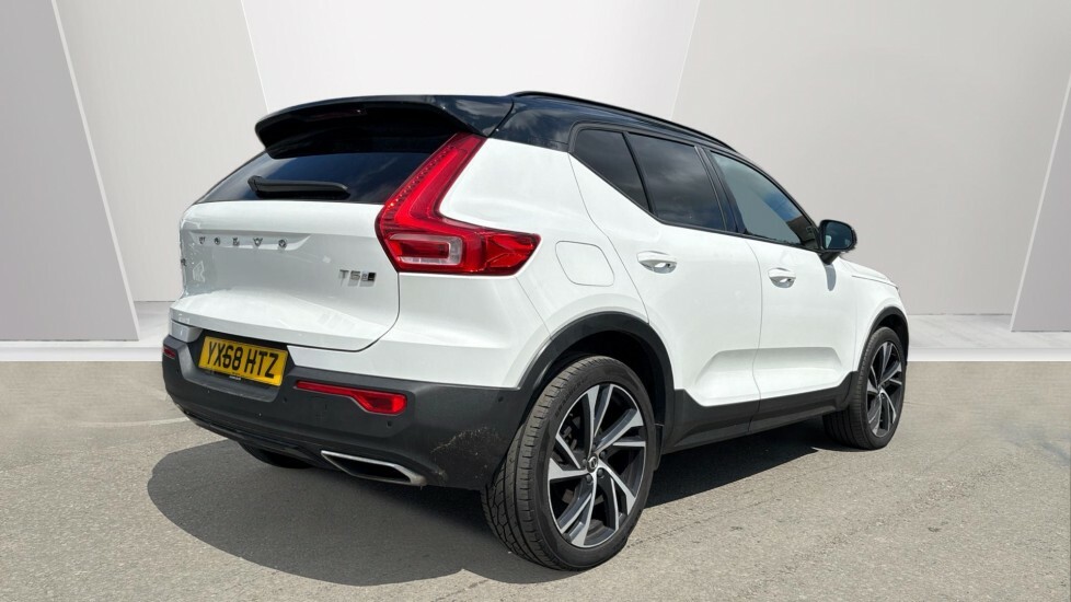 Volvo XC40 T5 Awd R-design White #2