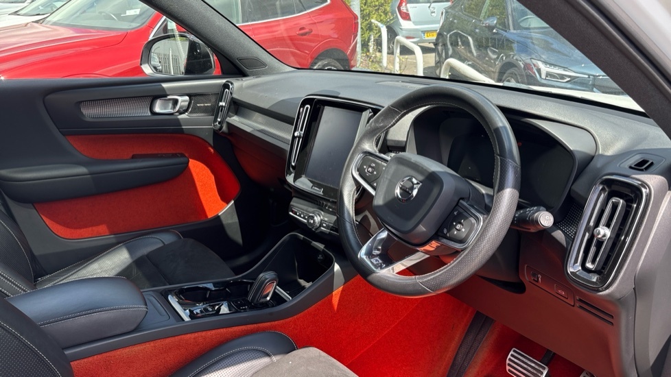 Volvo XC40 T5 Awd R-design White #4