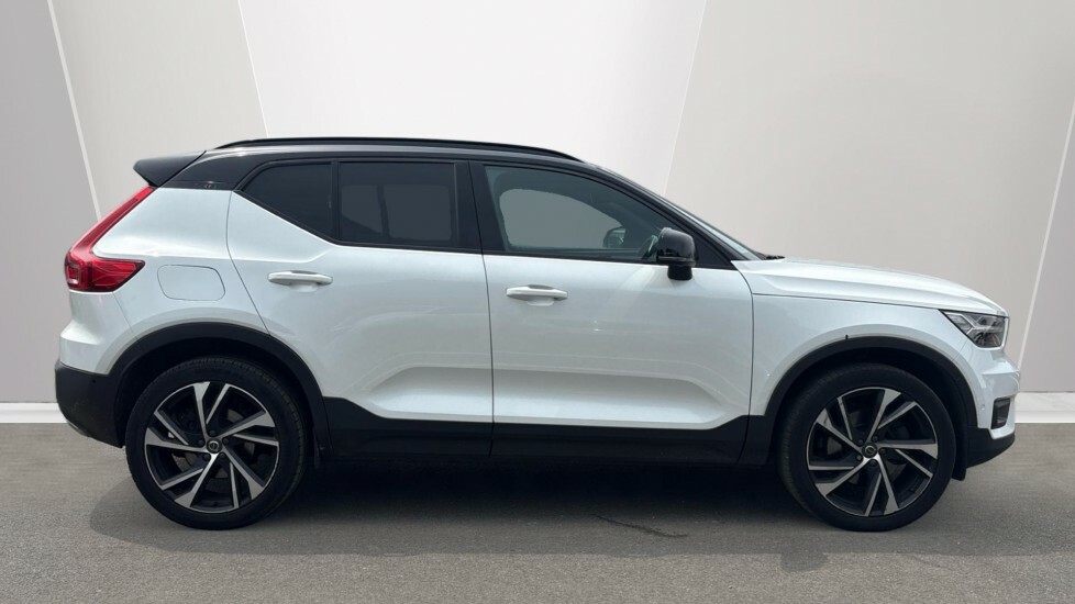 Volvo XC40 T5 Awd R-design White #3